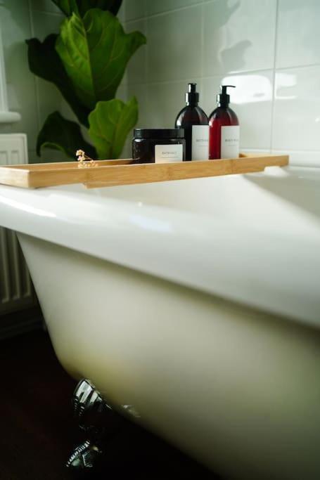 Northdene Cottage - Cosy Old Fisherman'S Cottage Two Mins From Sea - Free Parking - Wood Burning Stove - Roll Top Bath - Dog Friendly Deal Buitenkant foto